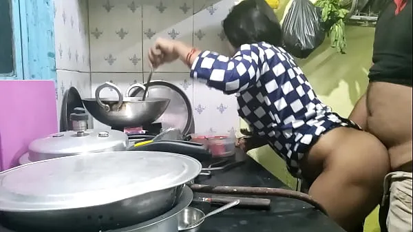 Τα καλύτερα βίντεο κλιπ The maid who came from the village did not have any leaves, so the owner took advantage of that and fucked the maid (Hindi Clear Audio