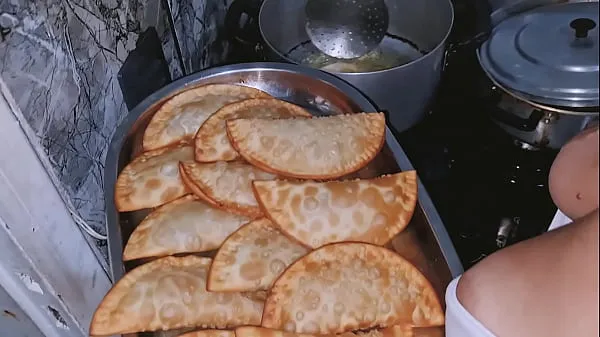 Melhores clipes de Novinha rabuda cozinhando e transando gostoso Vídeos