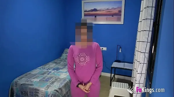 Los mejores clips de Morenita tímida graba a su amiga calzándose a su novio negro en su habitación Videos