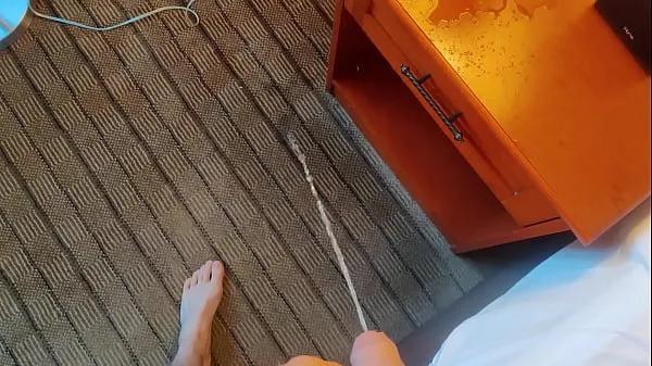 I migliori video di clip Renewing an Older Hotel Room With Carpet Pissing