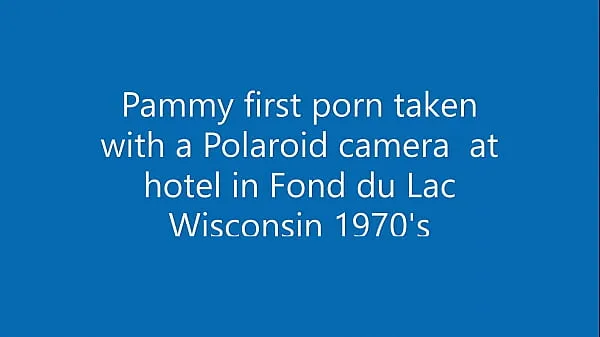 Melhores clipes de Pammy gets naked, first time to take Polaroid camera pictures, in hotel in Fonf du Lac Wisconsin Vídeos