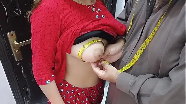 最佳Desi indian Village Wife,s Ass Hole Fucked By Tailor In Exchange Of Her Clothes Stitching Charges Very Hot Clear Hindi Voice剪辑视频