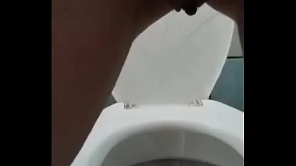 Meilleurs clips Pisser debout dans les toilettes Vidéos