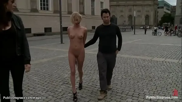 أفضل مقاطع فيديو Slim European blond naked in public