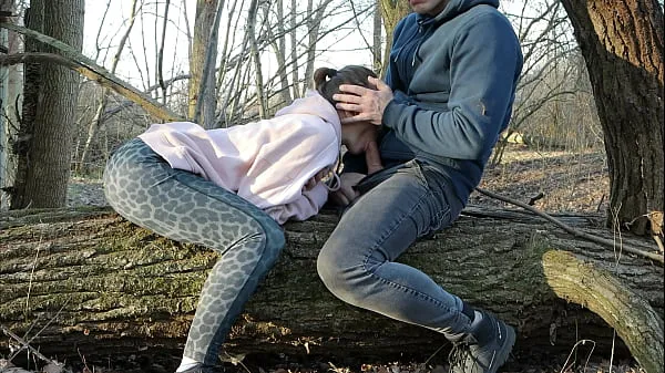 最佳紅婊子在她丈夫不在的時候在森林裡吮吸我的雞巴剪辑视频