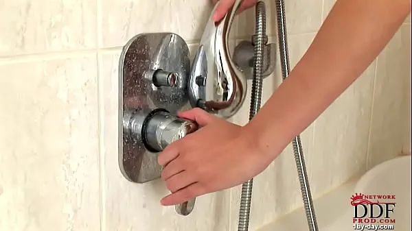 Video klip Power in the shower terbaik