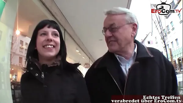 Beste OLD MAN USER HELMUT PICKS UP YOUNG GERMAN TEEN ON THE STREET clips Video's