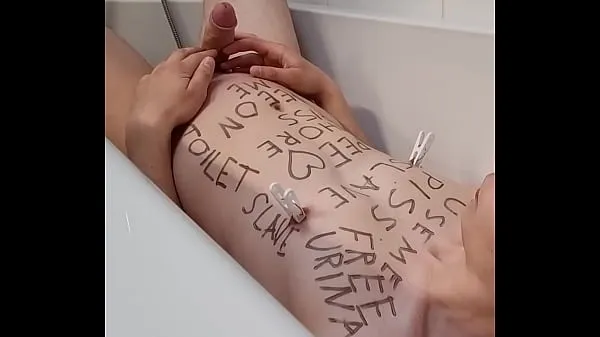 最佳Teenage slave with bodywriting peeing all-over himself剪辑视频