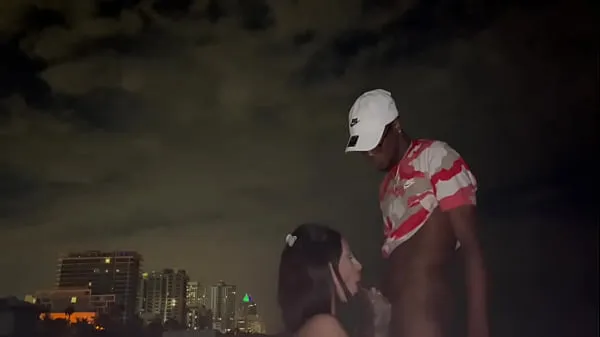 Meilleurs clips BigDaddyKJ: une salope mexicaine prend une grosse bite noire à Miami Beach Vidéos