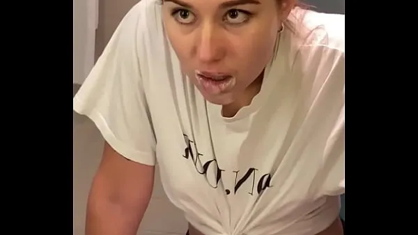 Bedste Fucked the baby in the mouth while brushing her teeth. Sucked in the bath and got cum on her face. Jolie Butt. home video klip videoer