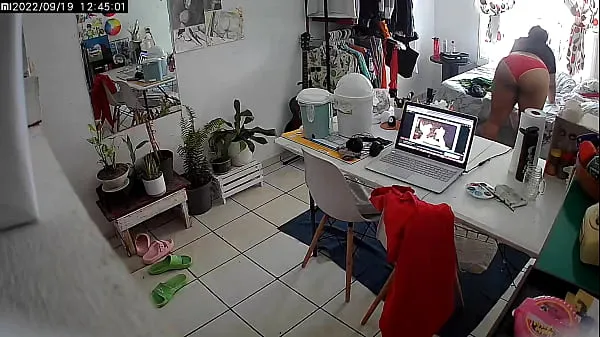 Los mejores clips de Camara de seguridad escondida. Mi hijastra aún no se da cuenta que la espio Videos