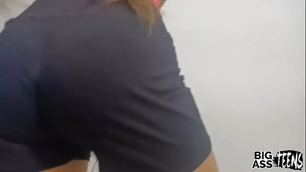 最高の我的繼兄弟不會讓我一個人呆著，當他總是想操我時，我必須把我的屁股給他クリップビデオ