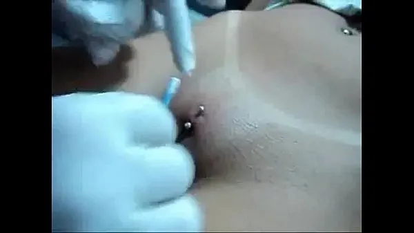 Los mejores clips de PONIENDO PIERCING EN EL COÑO Videos