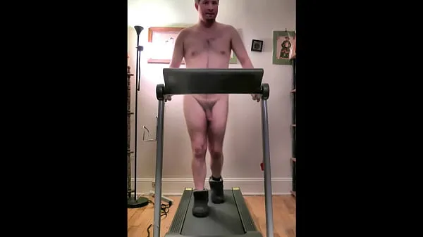 Meilleurs clips Brian the Exhibitionist Nudist Treadmill sexy workout, then masturbation and butt plug Vidéos