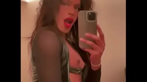 Meilleurs clips rihanna xxl une méga trans dotée Vidéos