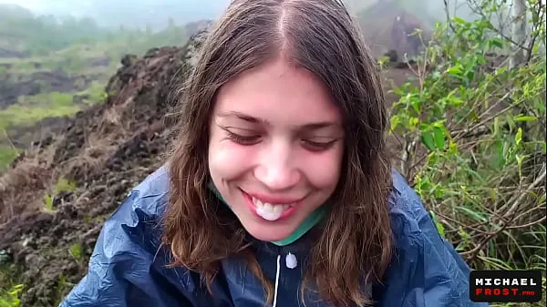 Τα καλύτερα βίντεο κλιπ The Riskiest Public Blowjob In The World On Top Of An Active Bali Volcano - POV