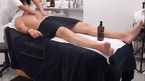 أفضل مقاطع فيديو My husband gives me an anniversary massage