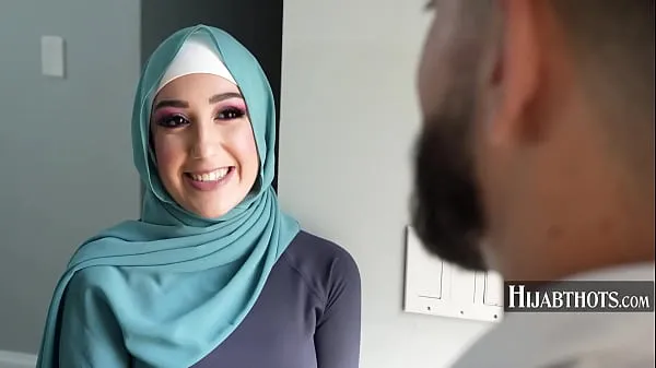 Najboljši posnetki Teen Muslim Soccer Player Groped By Coach - Violet Gems videoposnetki