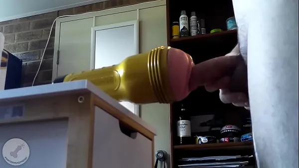 أفضل مقاطع فيديو Horny aussie's fleshlight makes him cum very hard