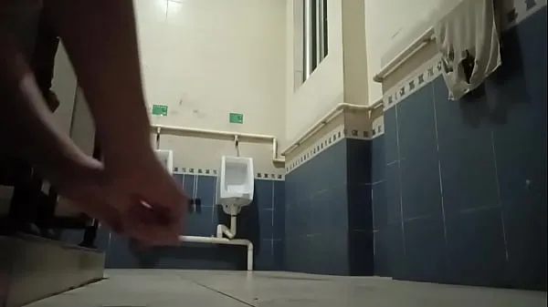 A legjobb The bitch is exposed in the school toilet and licks the urinal klipek Videók