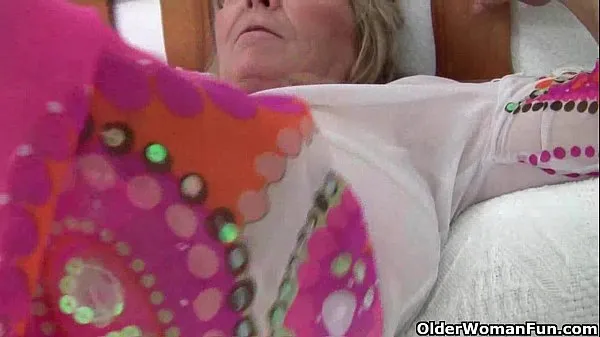 Los mejores clips de Abuela con grandes tetas se masturba y se la follan con los dedos Videos