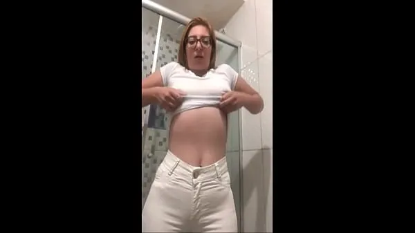 Los mejores clips de My slutty MILF loves to hit a hidden pussy until she has orgasms and her pussy is wet Videos